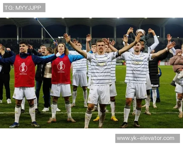 法兰克福凭借2-1险胜索尔根，雄鹿风采再现豪情