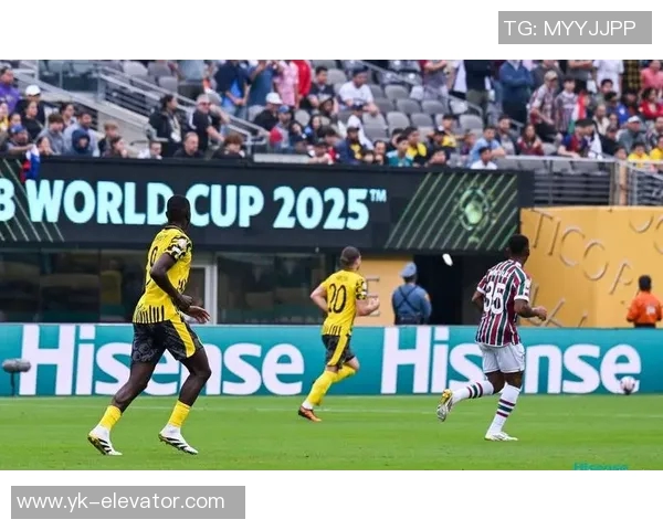 沙尔克04主场力克法兰克福，紧追领头羊步伐